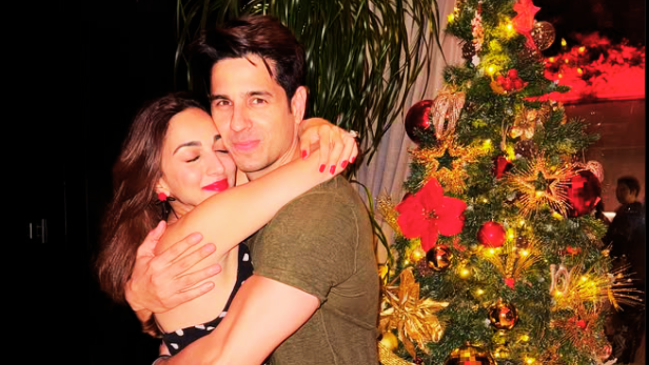 Polka dot Style of Kiara Advani with Sidharth Malhotra